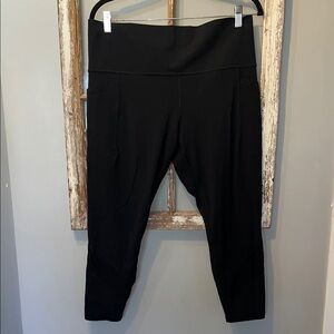 Athleta Black High-Waisted 3/4 Leggings Xlarge like new